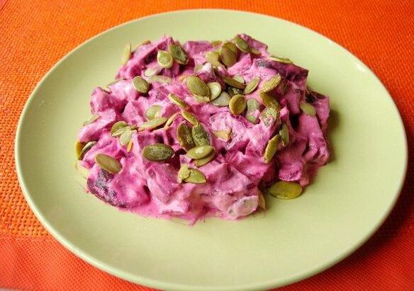 Beet salad with pumpkin seeds and sage from prostatitis